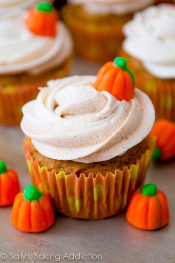 pumpkin cupcakes with cinnamon swirl frosting