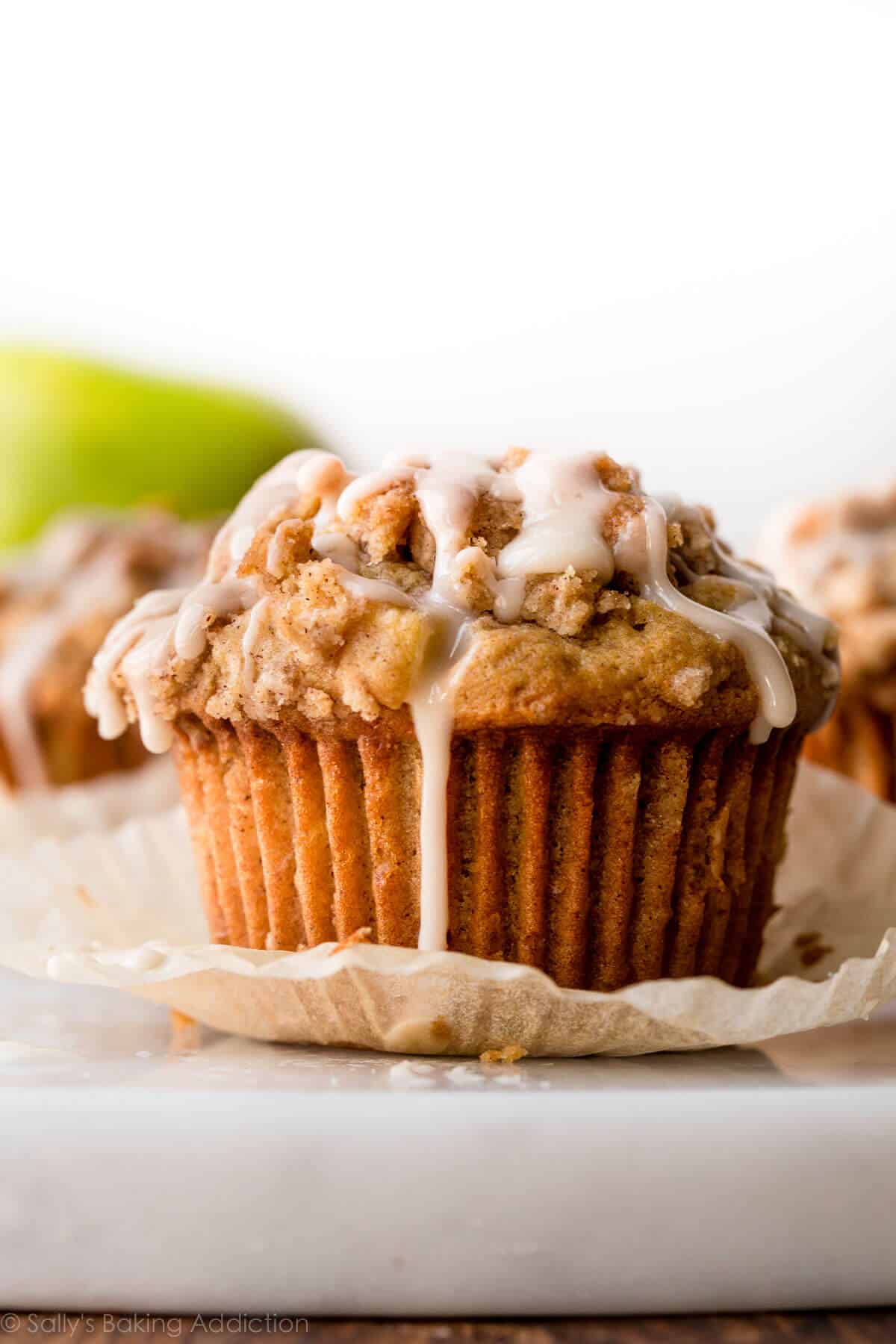 Apple muffin with vanilla icing