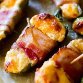 bacon wrapped cheesy stuffed jalapeños