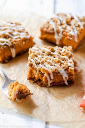 pumpkin streusel bars with vanilla icing