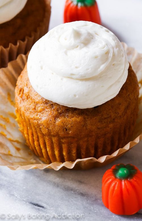 pumpkin cupcakes with marshmallow frosting