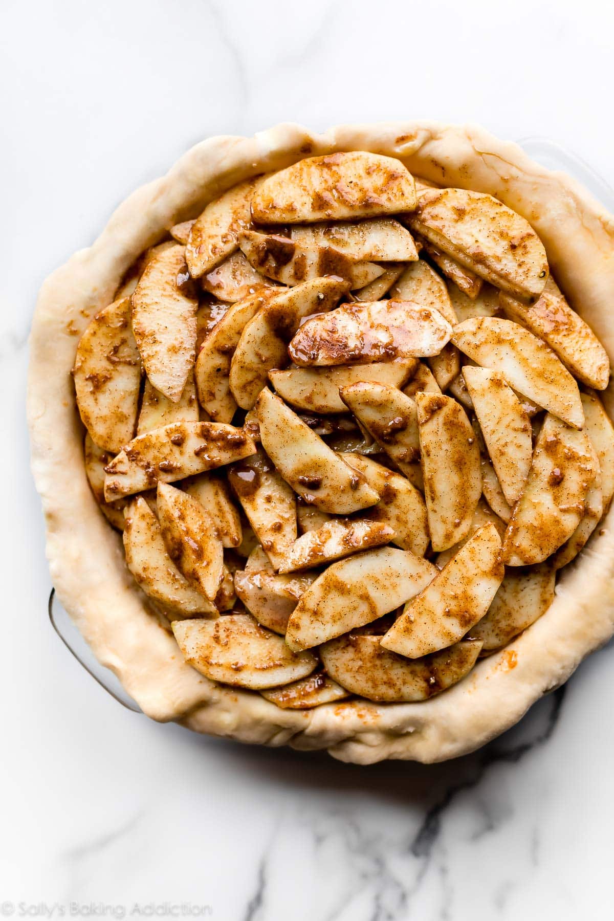 apple pie filling in pie crust