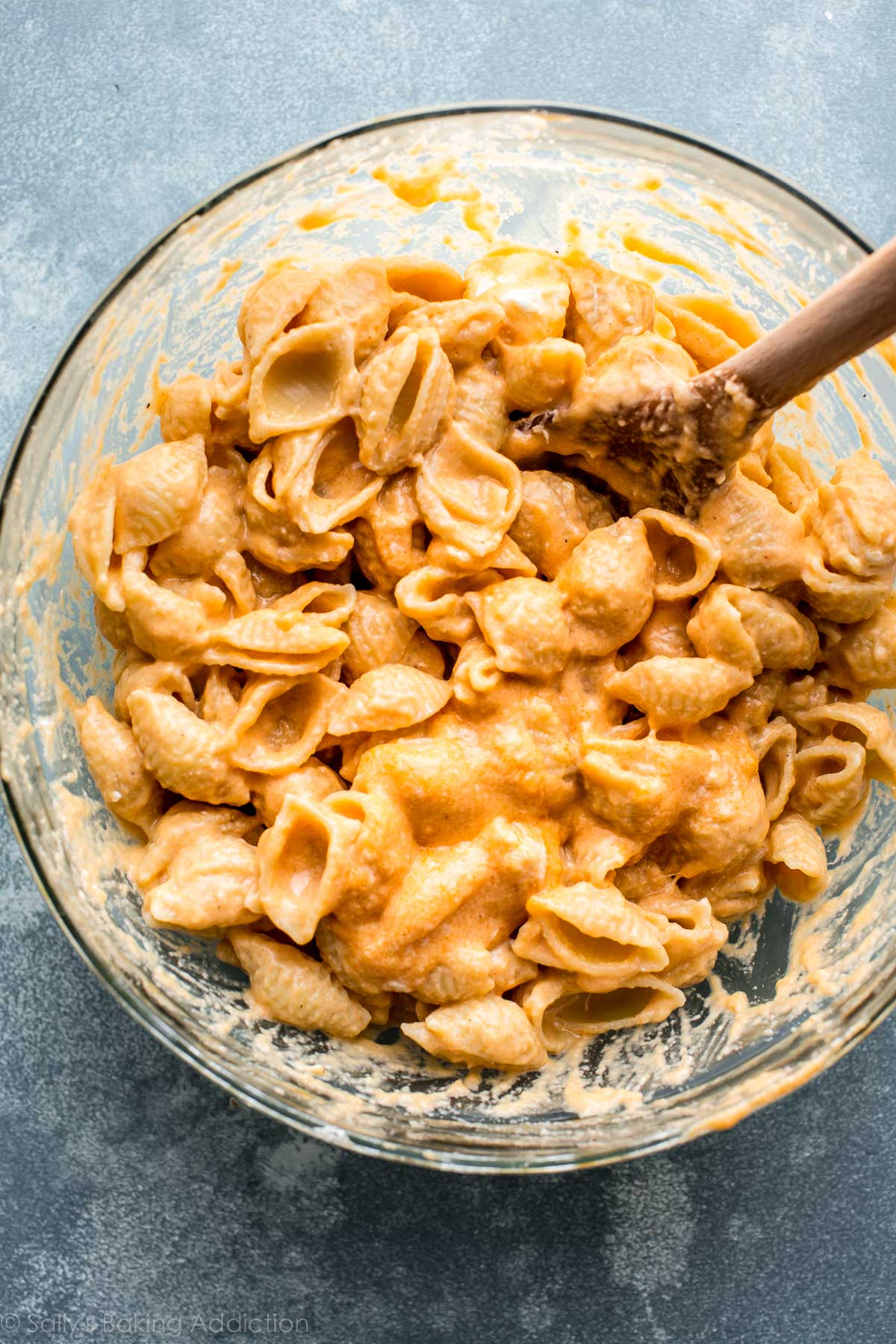 noodles and cheese sauce in a glass bowl