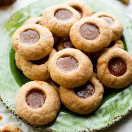 caramel apple spice thumbprints on a green plate