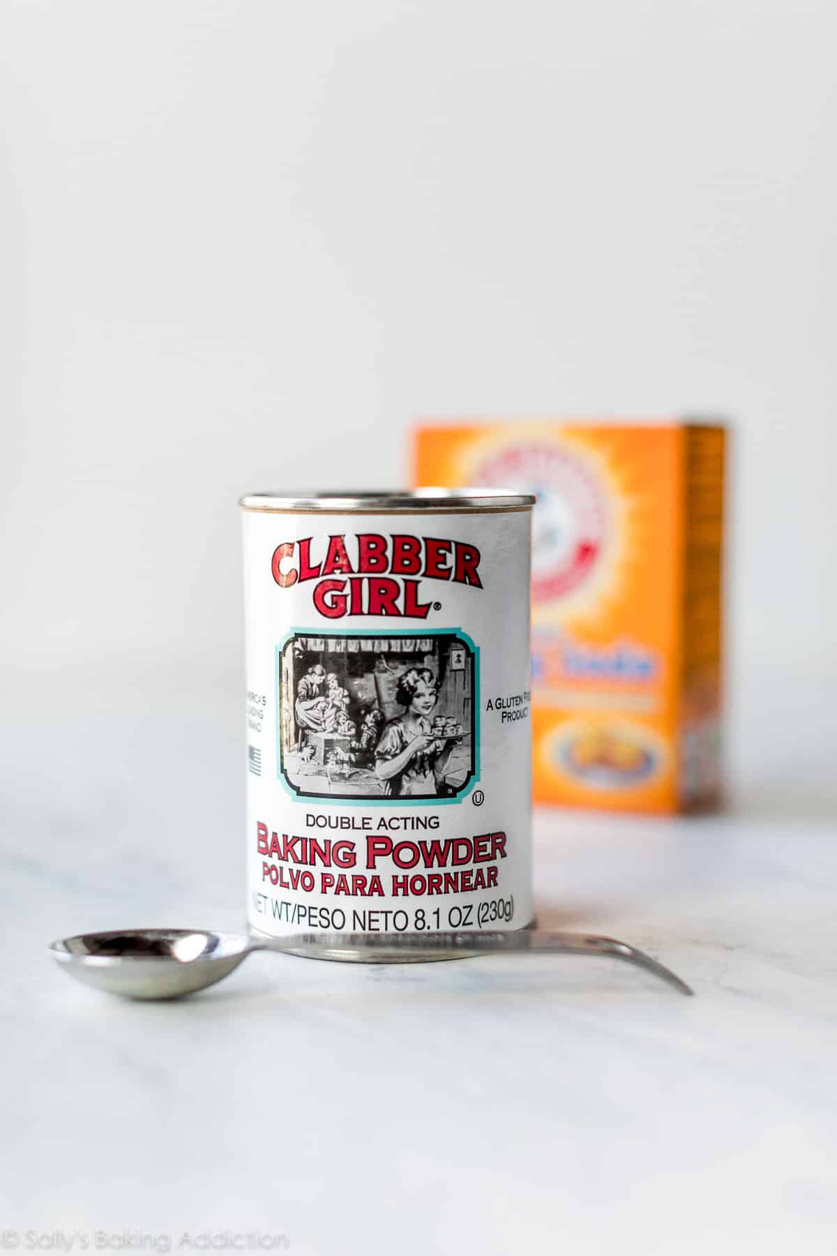 baking powder with a teaspoon