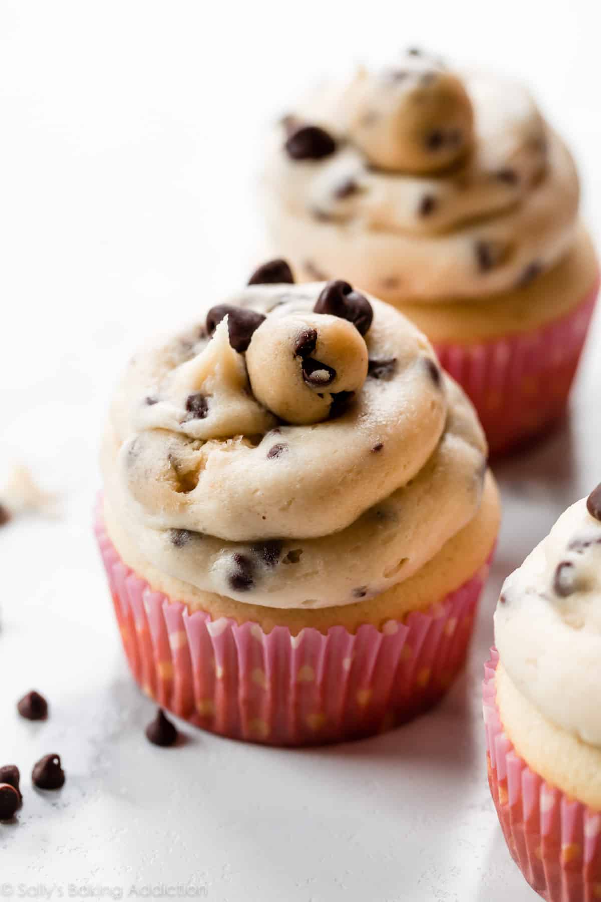 molten chocolate chip cookie dough cupcakes