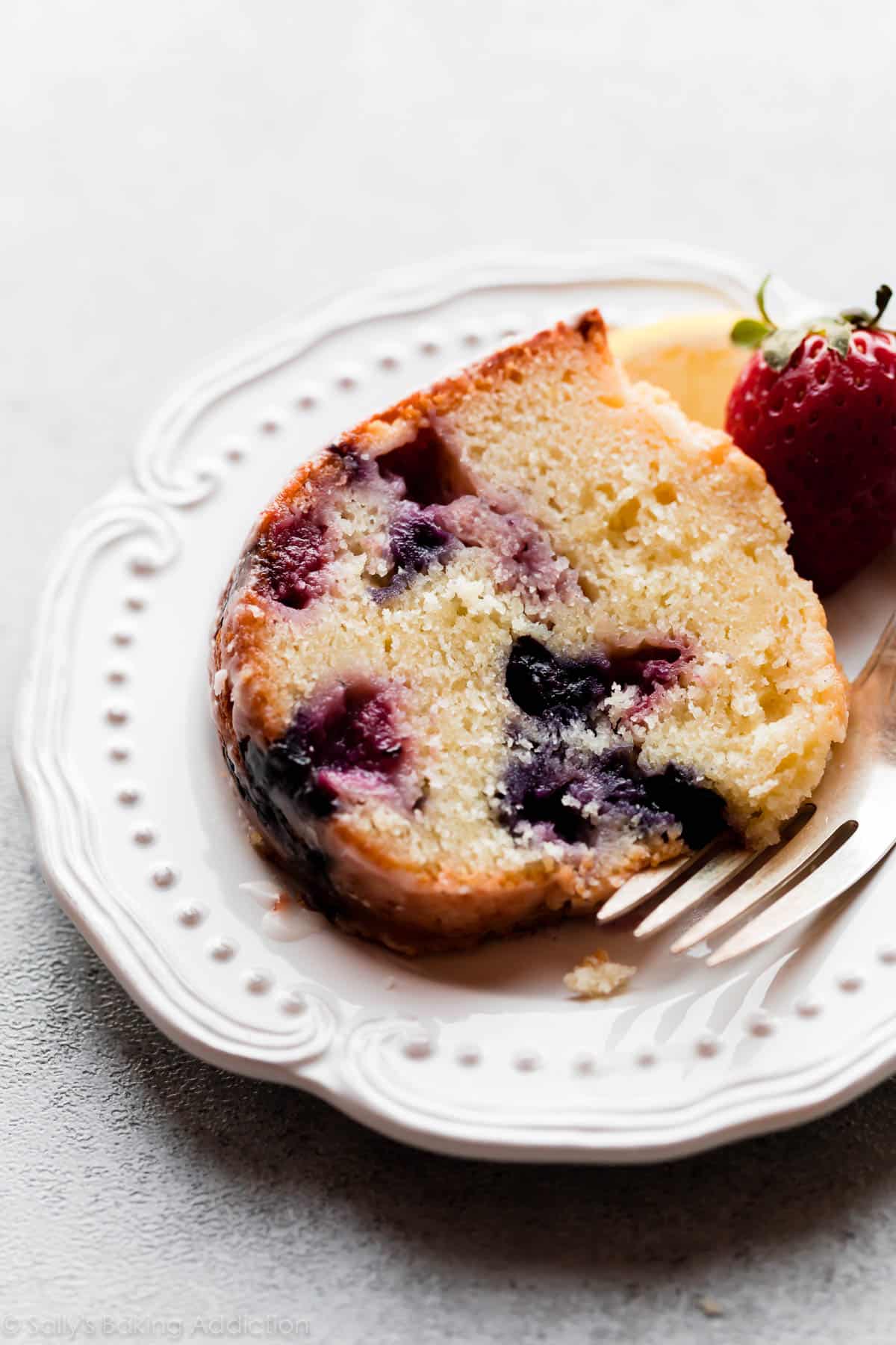 lemon berry yogurt cake