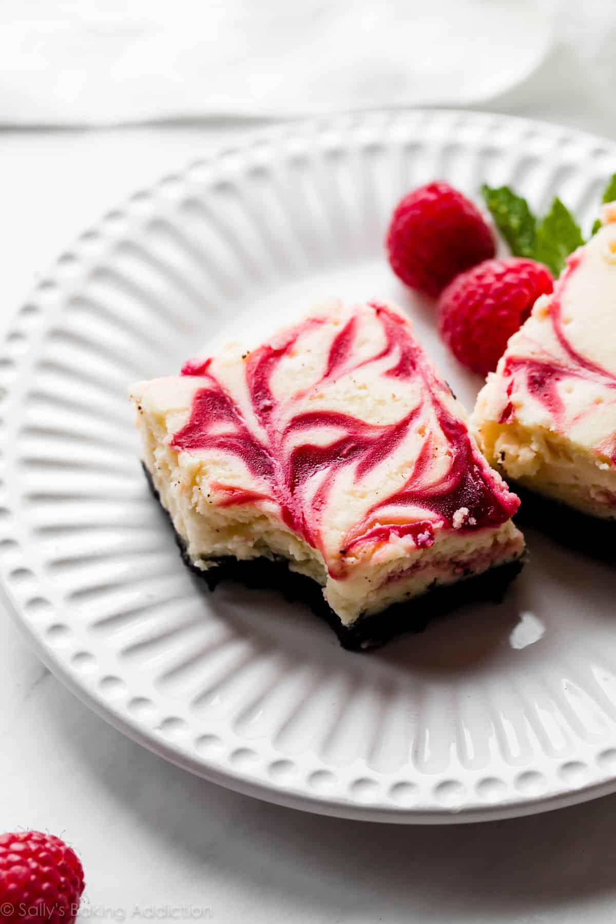 white chocolate raspberry cheesecake bars