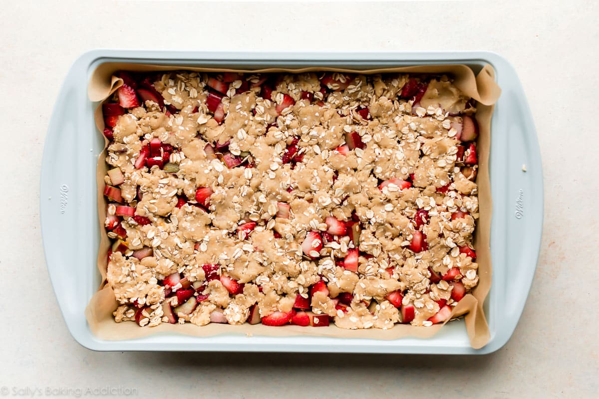 strawberry rhubarb bars before baking