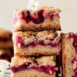 strawberry rhubarb crumble bars