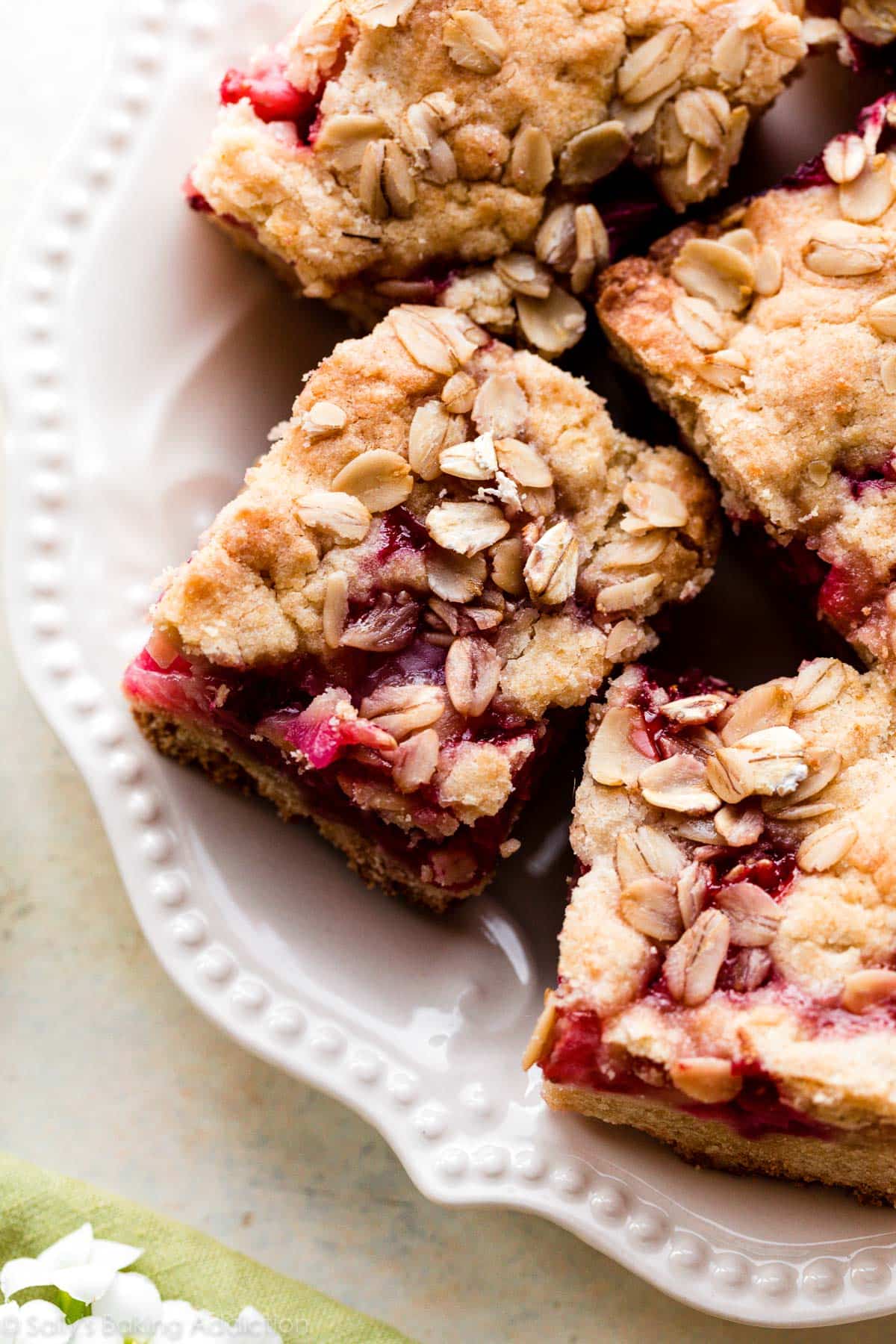 strawberry rhubarb crumble pie bars